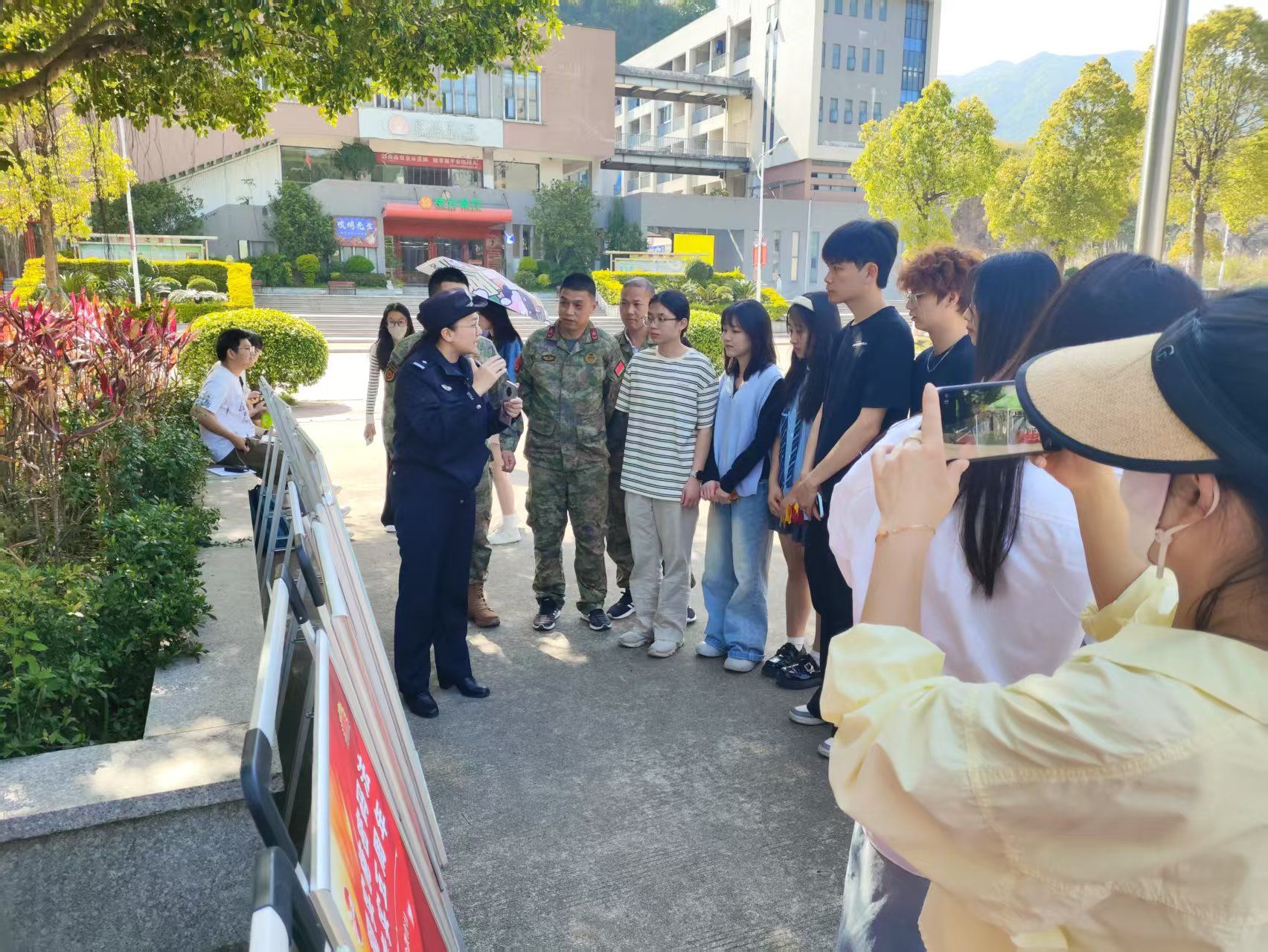 我校开展全民国家安全教育日普法宣传活动