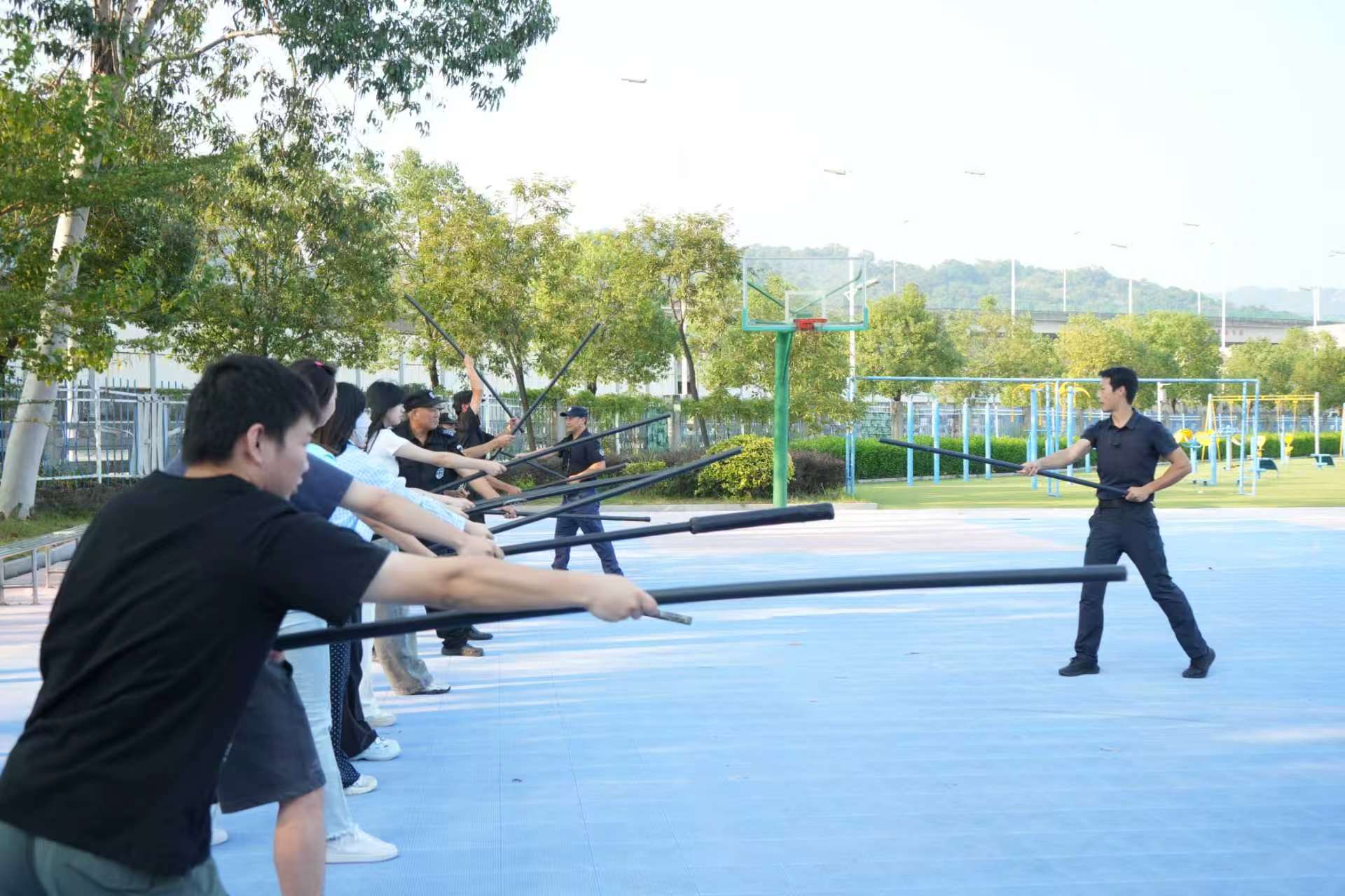 防暴长棍攻防技巧训练1.jpg