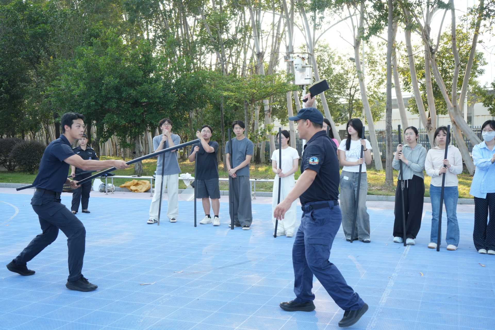 防暴长棍攻防技巧训练2.jpg